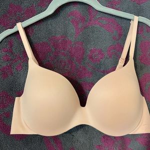 VS INCREDIBLE lightly lined demi bra